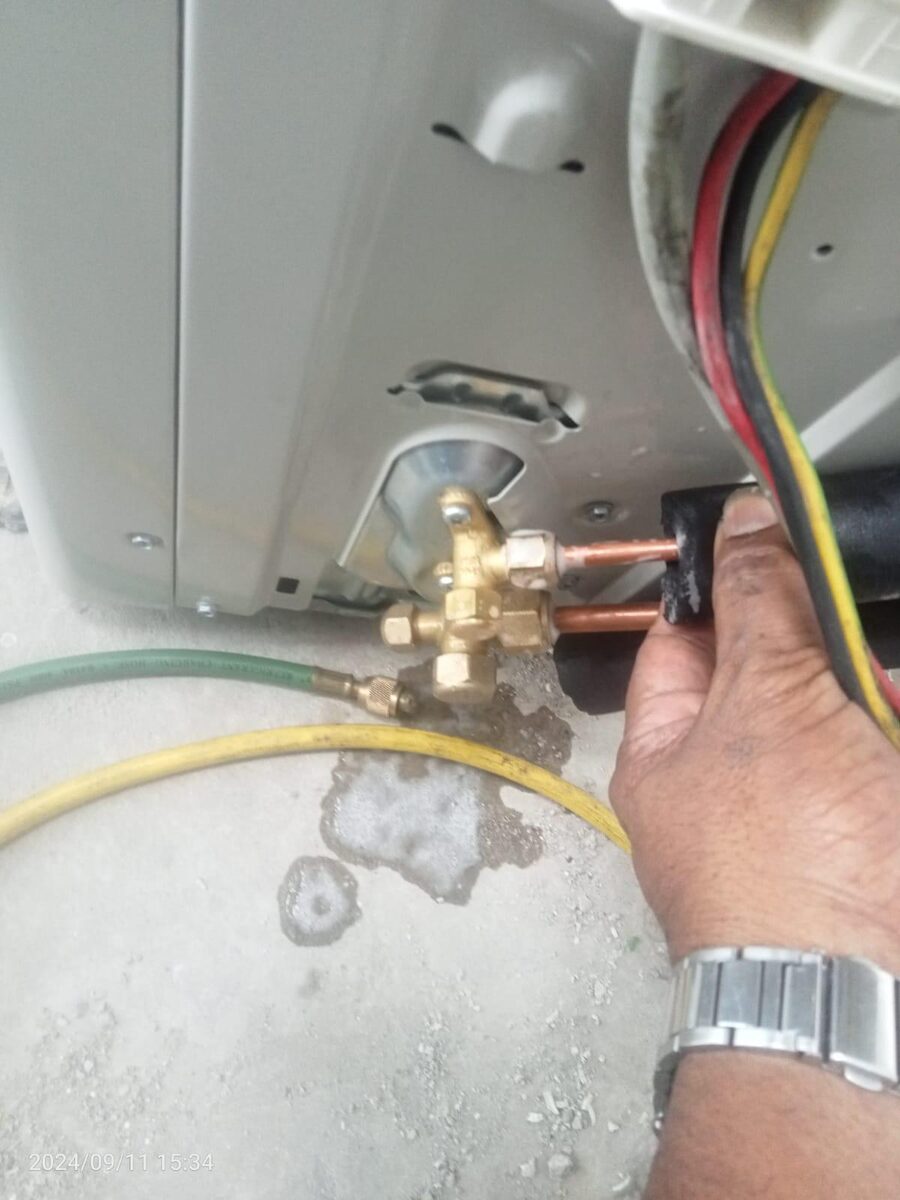 Compressor hose in/out installation